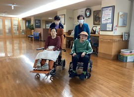 車椅子の贈呈